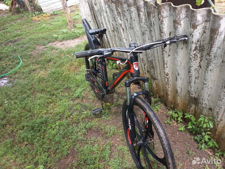 Велосипед с литыми дисками