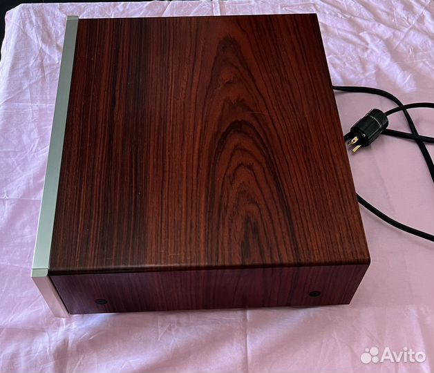 Фоно Усилитель Luxman - E 06