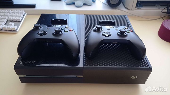 Xbox One + kinect 2.0 + геймпад (2 шт. )