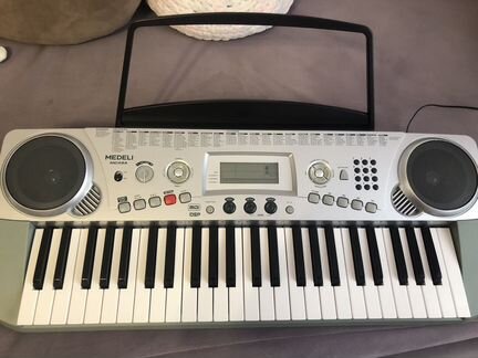 Продаю синтезатор