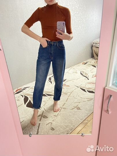 Джинсы mom
