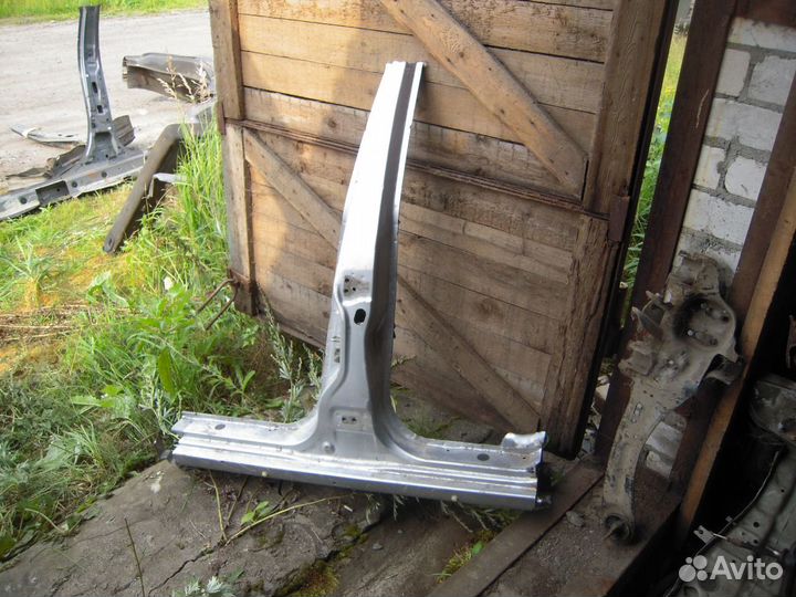 Стойка средняя левая Mitsubishi Lancer 2005-2010 г