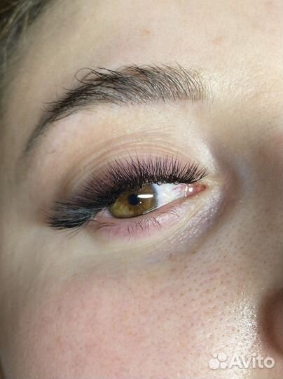 Модель на наращивание ресниц