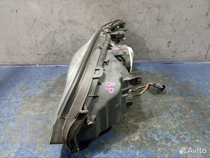 Фара ксенон правая Subaru Outback BP/B13