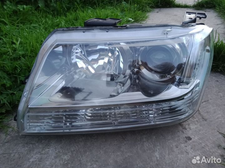 Фара левая битая
