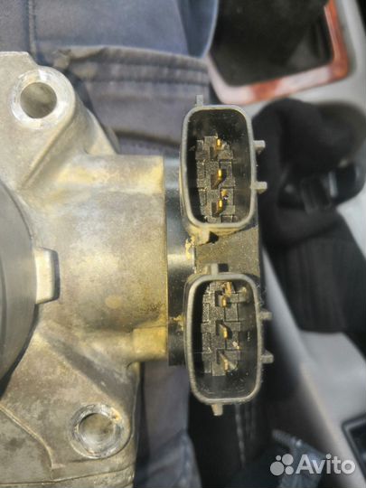 Дросельная заслонка в сборе на Nissan primera P11