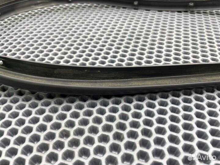 Уплотнительная резинка капота Hyundai H-1 A1 D4CB