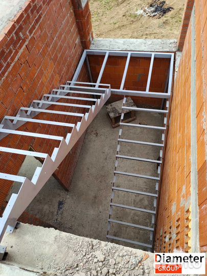 Фундаментальная лестница с обшивкой