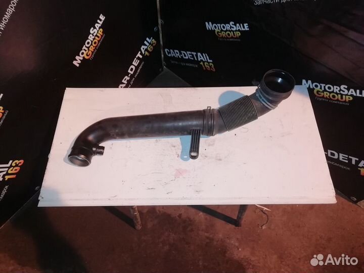 Патрубок интеркулера 1K0129654AR VW Tiguan
