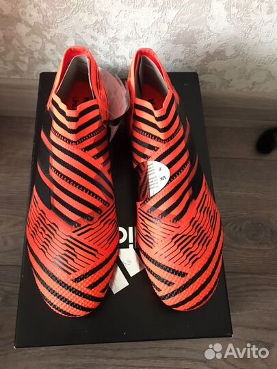 Футбольные бутсы adidas