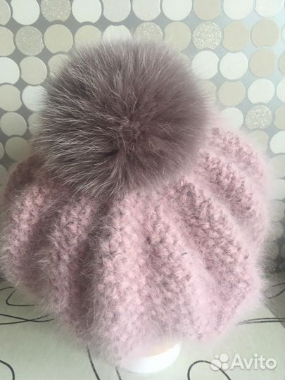 Зимний вязаный берет с помпоном