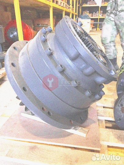 Поворотный редуктор Hyundai R170W-9
