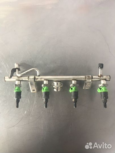 Топливная рампа Mercedes C-Class W203 M271 1.8I