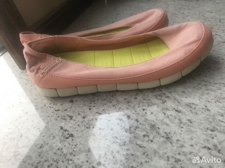 Crocs stretch best sale sole flat