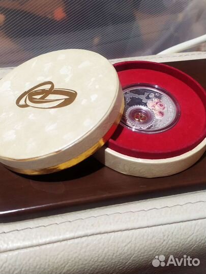 Монета коллекционная свадебная