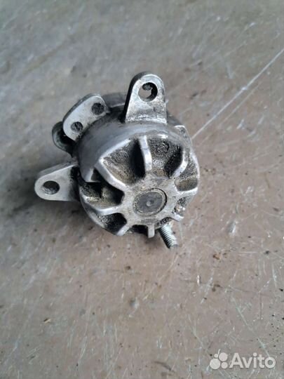 Натяжитель ремня на Mercedes W203