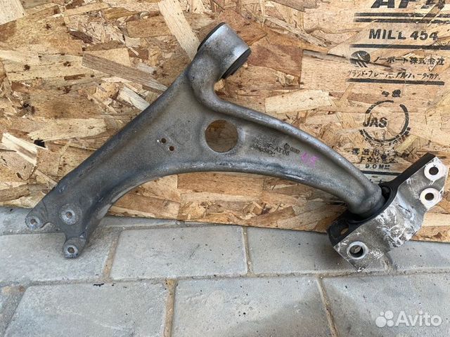 Рычаг подвески передний Volkswagen Tiguan 2.0 CAW