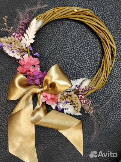 Венок из лозы и стабилизированных цветов