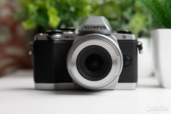 Olympus OM-D E-M10 Kit + Суперкомплект