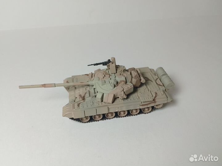 Танк Т-90 1:72