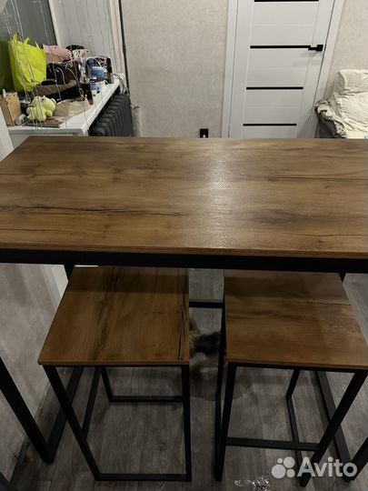 Барная стойка со стульями