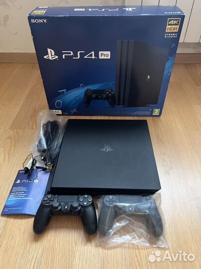 Как новая Sony PlayStation PS4 PRO 1 Tb + игры