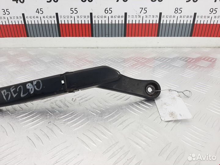 Щеткодержатель (поводок стеклоочистителя, дворник)