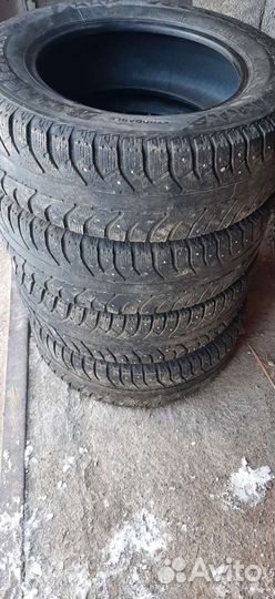Bridgestone Ice Cruiser 7000 215/65 R16