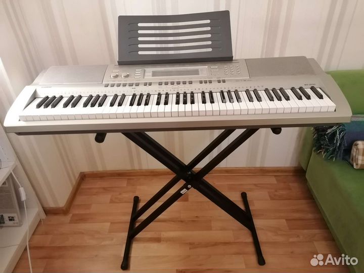 Синтезатор Casio WK-200 со стойкой