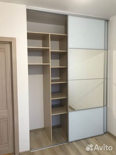 Зеркальный шкаф