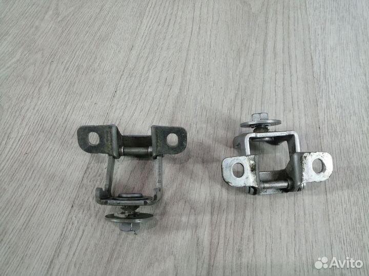 Петля крышки багажника Renault duster Лев, Прав