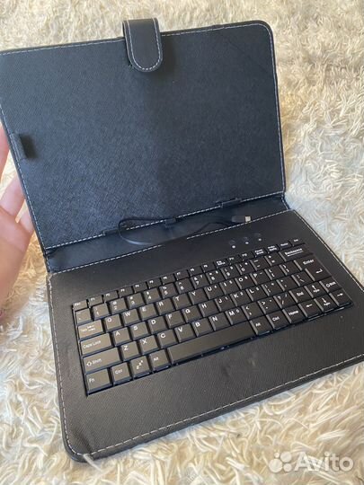 Чехол на планшет с клавиатурой