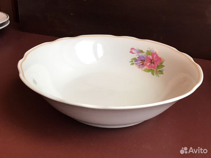 Тарелки фарфоровые разные