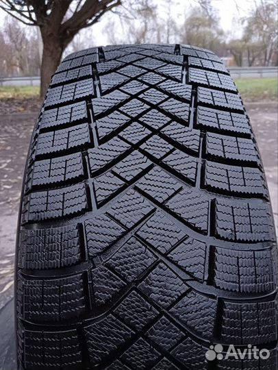 Pirelli Ice Zero FR 215/55 R18 99H