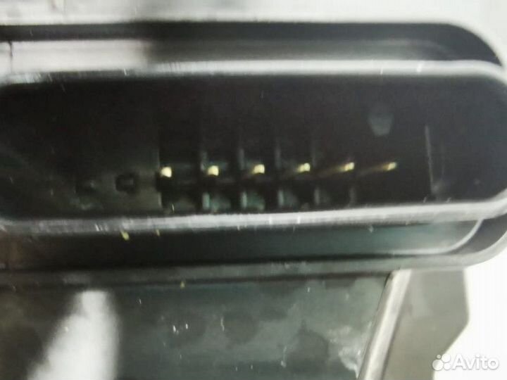 Замок двери передней левой Land Rover рест