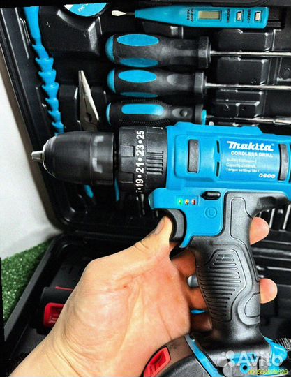 Шуруповерт Makita 26V с набором инструментов (Арт