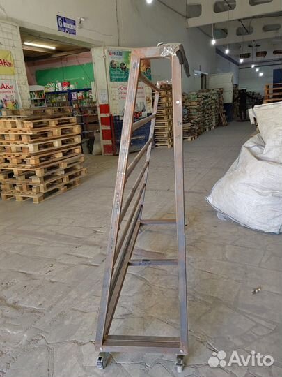 Стойка, стеллаж для рулонов пленки, клеенки