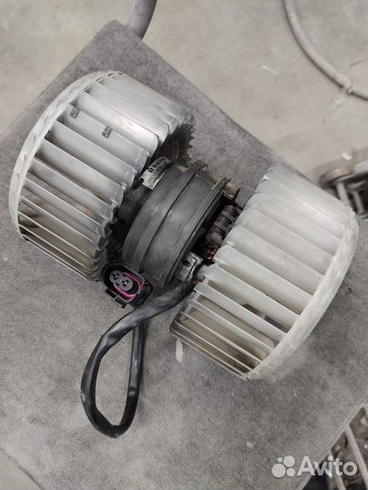 Мотор отопителя на Audi A8