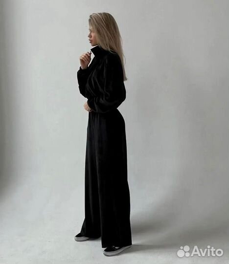 Велюровый спортивный костюм новый