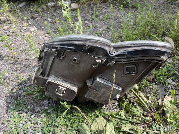 Фара правая Mercedes R230 дефект SL