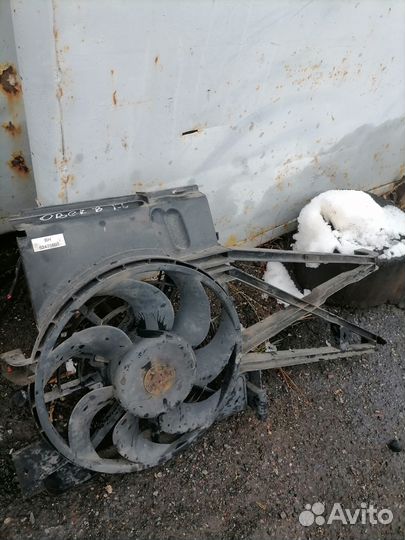 Радиатор охлаждения Опель Вектра Б 1.6