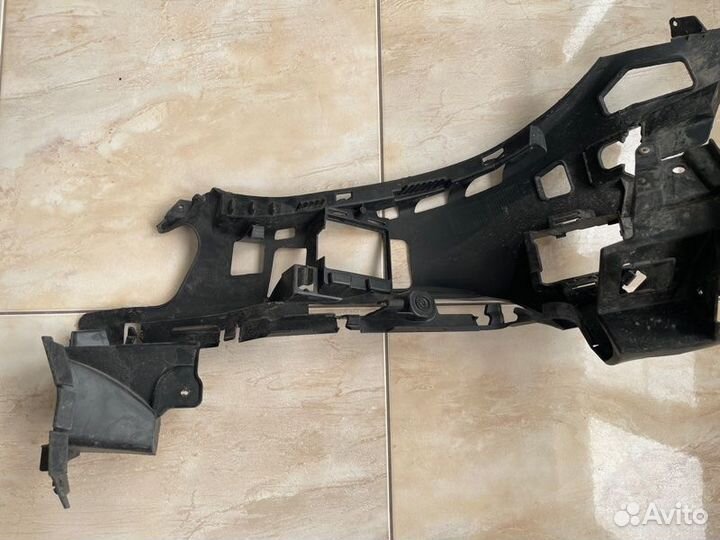 Кронштейн бампера передний левый Mercedes E Class