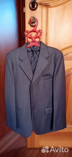 Костюм -тройка