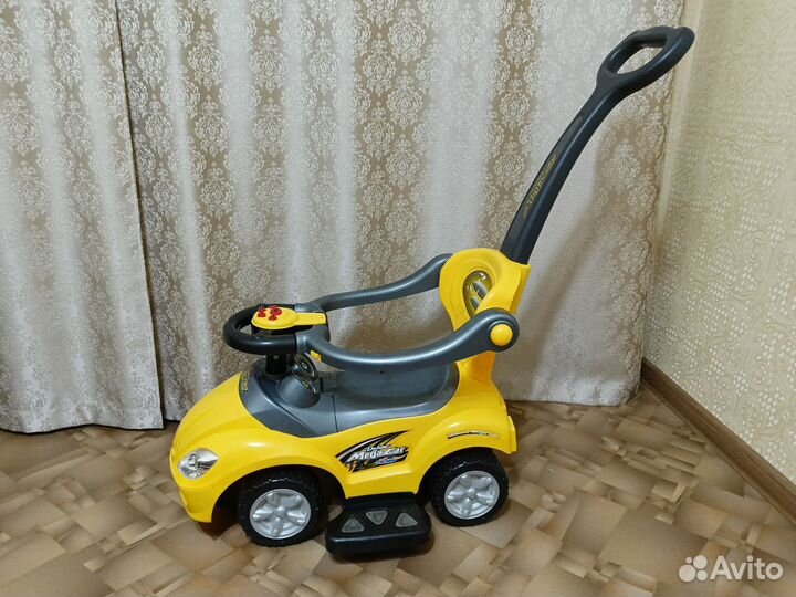 Машинка каталка с ручкой