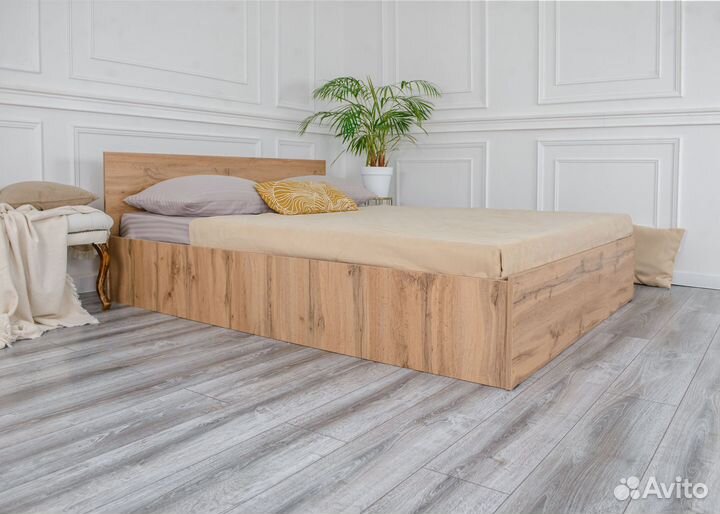 Кровать с матрасом