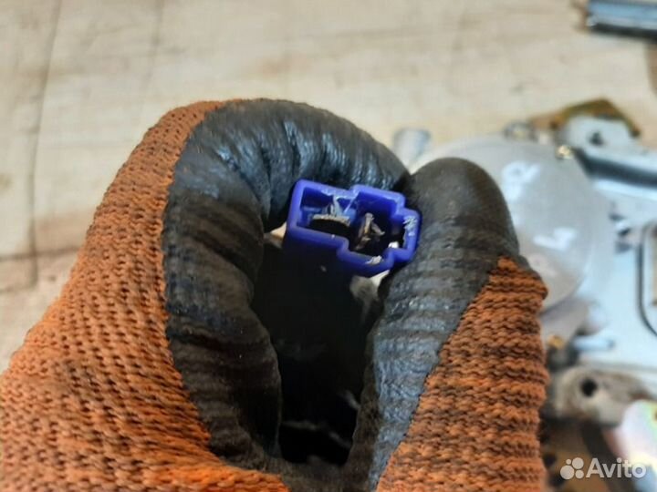 Стеклоподъемник электрический передний правый