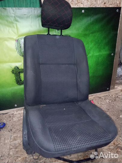 Сиденья передние Renault Logan 2