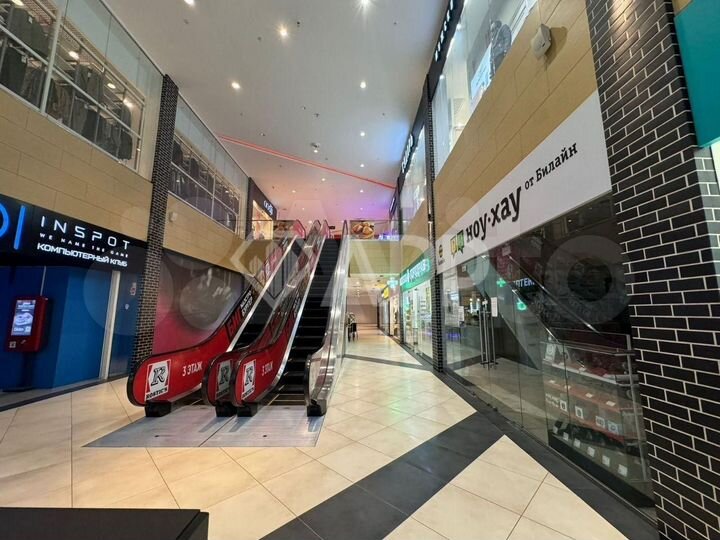 Торговая площадь в ТЦ у главного входа