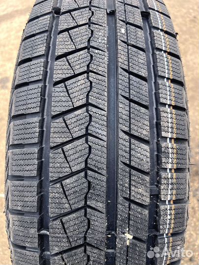 Roadmarch Snowrover 868 235/45 R18 85T