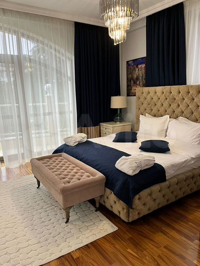 Дом 800 м² на участке 10 сот.